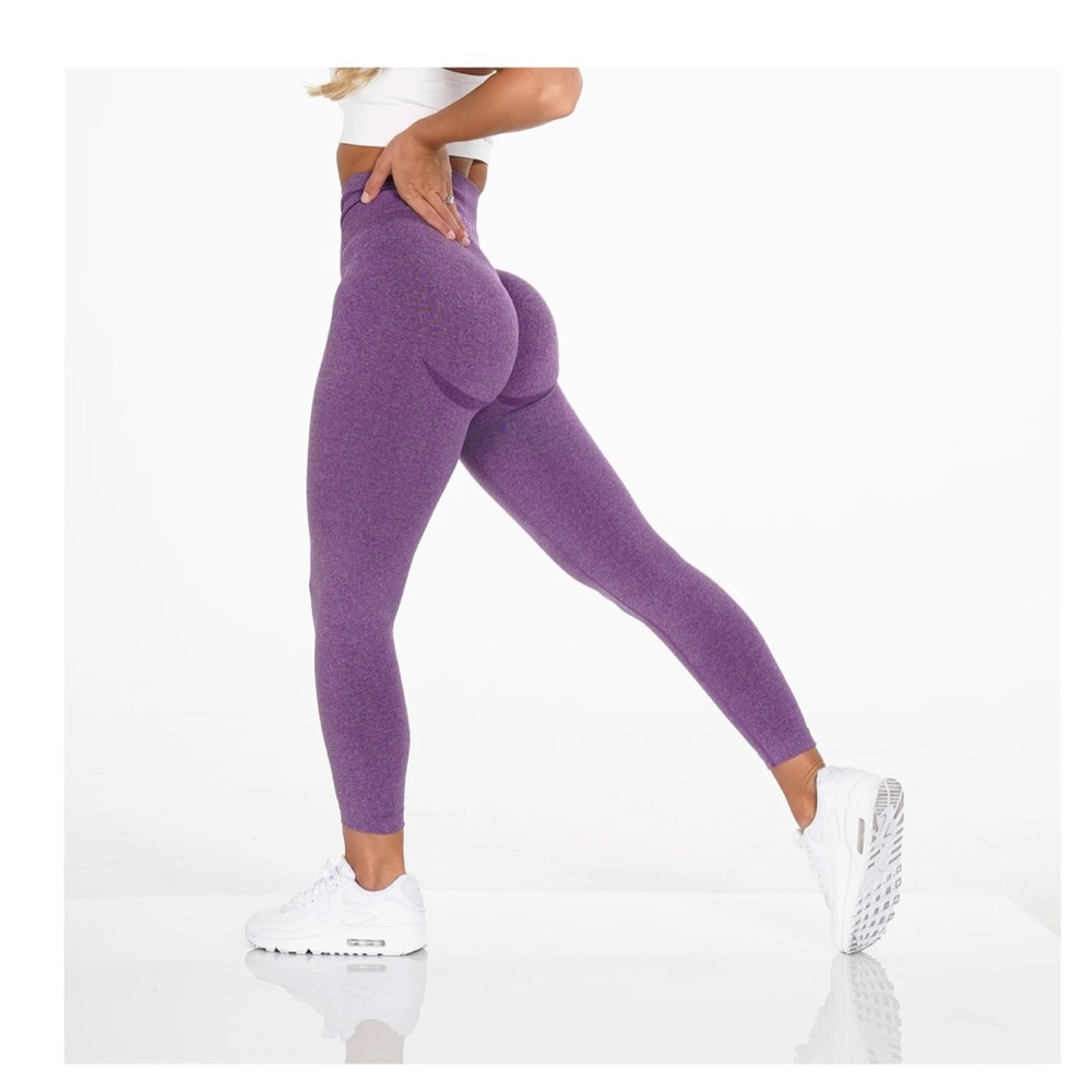NWT NVGTN Violet Curve Leggings M